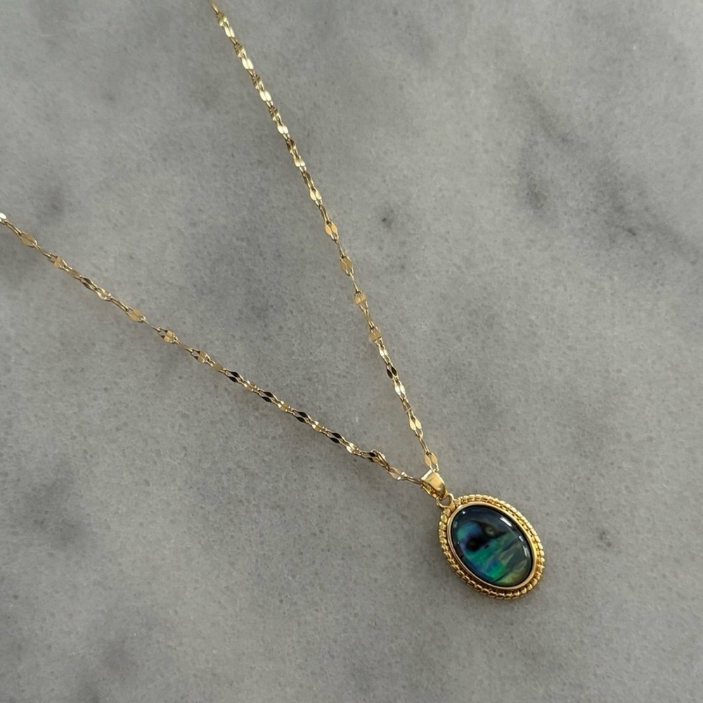 COPY - Gold Iridescent Pendant Vintage Style Necklace Brand New
